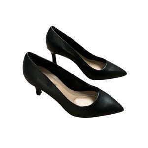 Kelly & Katie black pumps size 7W classic capsule wardrobe career holiday party